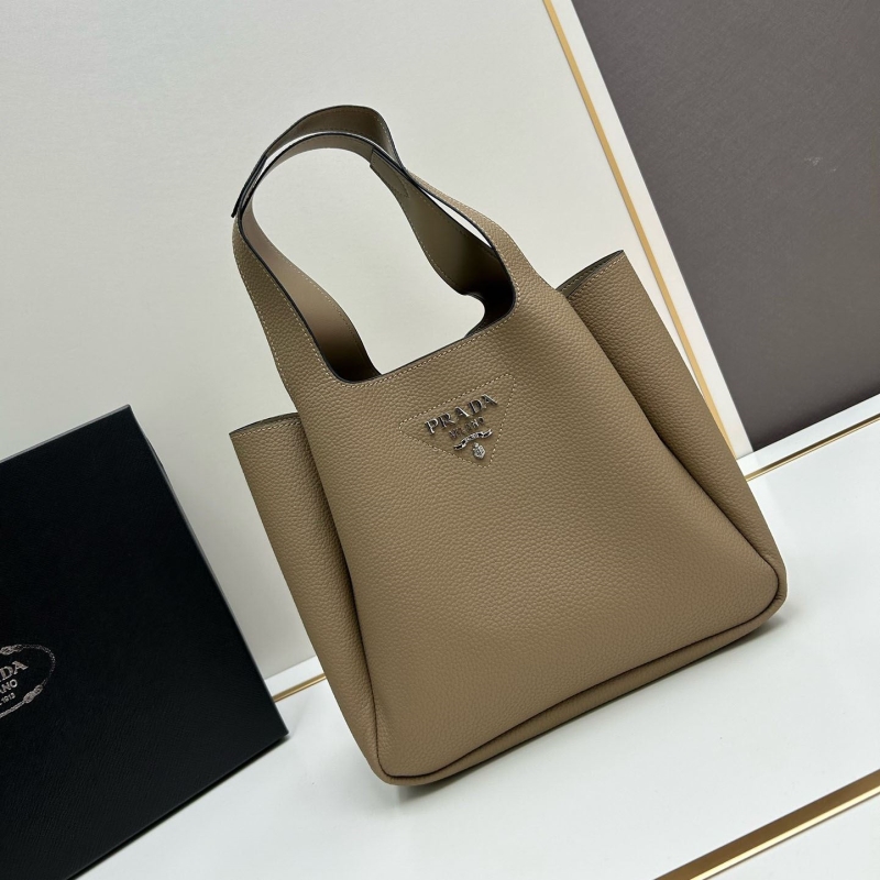 Pra*a shopping bags